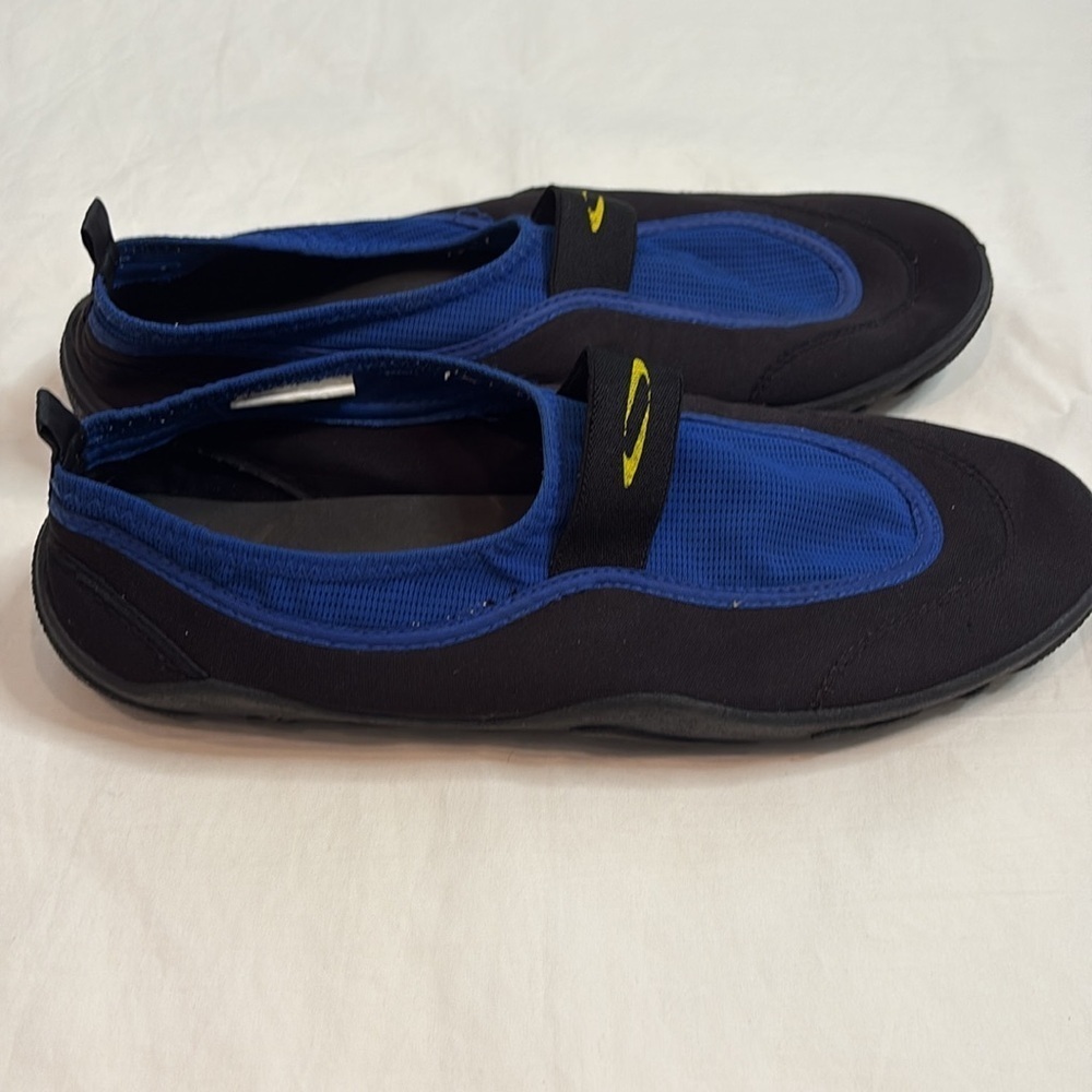 Black and Blue Slip-On Water Shoes. Size 11 - Picture 4 of 9